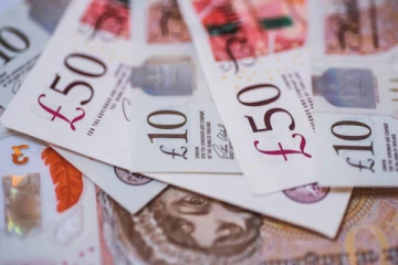 பிரித்தானிய குடும்பங்கள் மாதம் 200 பவுண்டுகள் சேமிக்க திட்டம்