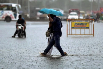 சென்னையில் நள்ளிரவு முதல் இடியுடன் கூடிய பலத்த மழை - பொதுமக்கள் மகிழ்ச்சி!