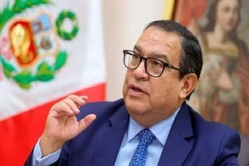 இளம் பெண்ணை பணிக்கு அமர்த்தியதில் ஏற்பட்ட சர்ச்சை: பதவியை இராஜினாமா செய்த பிரதமர்