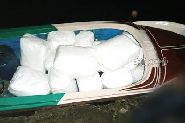 கற்பிட்டியில் கைப்பற்றப்பட்ட 530 கிலோக்கிராம் பீடி இலைகள் | Navy Apprehends02 Suspects Smuggling Kendu Leaves