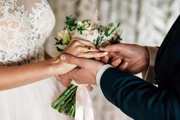 இனி திருமணங்களில் ஆயுதம் தாங்கிய பொலிசார் அவசியம்... பிரெஞ்சு நகரம் ஒன்று விதித்துள்ள புதிய கட்டுப்பாடுகள்