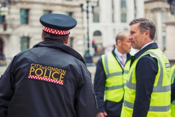 லண்டனில் வீடு ஒன்றில் இருந்து இரு சிறுவர்கள் சடலமாக மீட்பு!