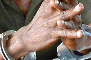 රාමේ සුද්දා අත්අඩංගුවට..