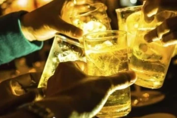 පෙට්‍රල් පෝලිමට ගිහින් ගෙදර ආපු විදිය.. පුද්ගලයෙක්ට වුණු හතර බීරි වැඩේ..