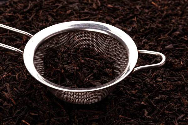 கறையான வடிகட்டியை இனிமே வீசாதீங்க - இப்படி கிளீன் பண்ணுணா புதிது போல மாறும் | Hacks To Clean A Tea Filter At Home