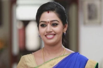பிரபல சீரியல் நடிகைக்கு இவ்வளவு பெரிய மகன் உள்ளாரா? வெளியான வைரல் புகைப்படம்