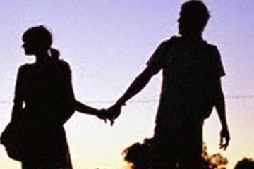 අවුරුදු 12ක බාලවයස්කාර දැරියක් 32ක පුද්ගලයෙක් සමග කැලෑ වැදිලා.