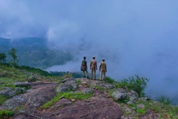 ட்ரெக்கிங் செல்பவரா நீங்கள்? தமிழக அரசின் மலையேற்ற திட்டம் - முன்பதிவு செய்வது எப்படி?