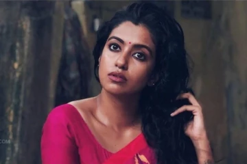 புடவைய இப்படியும் கட்டலாமா? ரசிகர்களுக்கு ஷாக் கொடுத்த ரோஷினி