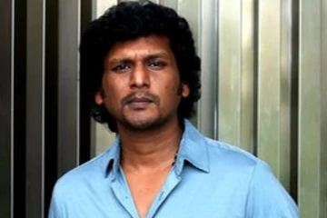 இயக்குனர் லோகேஷ் கனகராஜ் போலவே இருக்கும் நபர்! பிரபல நடிகருடன் எடுத்த புகைப்படம் வைரல்