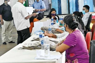 இலங்கையில் ஆயிரக்கணக்கான அரச ஊழியர்களுக்கு சம்பளம் இல்லை