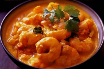 துடிக்க துடிக்க பிடித்து வெட்டி காரசாரமாக செய்யப்படும் இலங்கை இறால் கறி