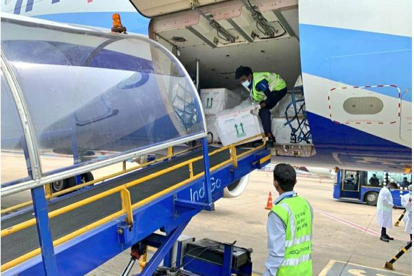 தமிழகத்திற்கு மேலும் 4.08 லட்சம் டோஸ் கோவிஷீல்டு  தடுப்பூசிகள் சென்னைக்கு  வந்து சோ்ந்தன. | Covid Vaccine Tamilnadu