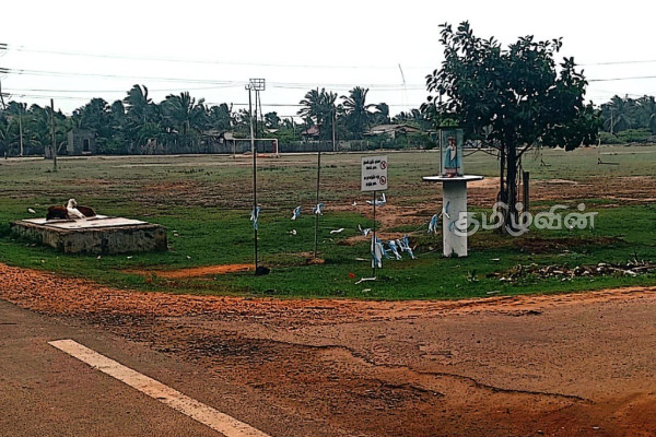 மன்னாரில் விளையாட்டு மைதானத்தில் மத சிலை! இளைஞர்கள் கடும் எதிர்ப்பு | Religious Statue At The Stadium In Mannar
