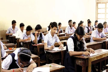 மத்திய அமைச்சர்கள் 12-ஆம் வகுப்பு பொதுத்தேர்வு தொடர்பாக முக்கிய ஆலோசனை