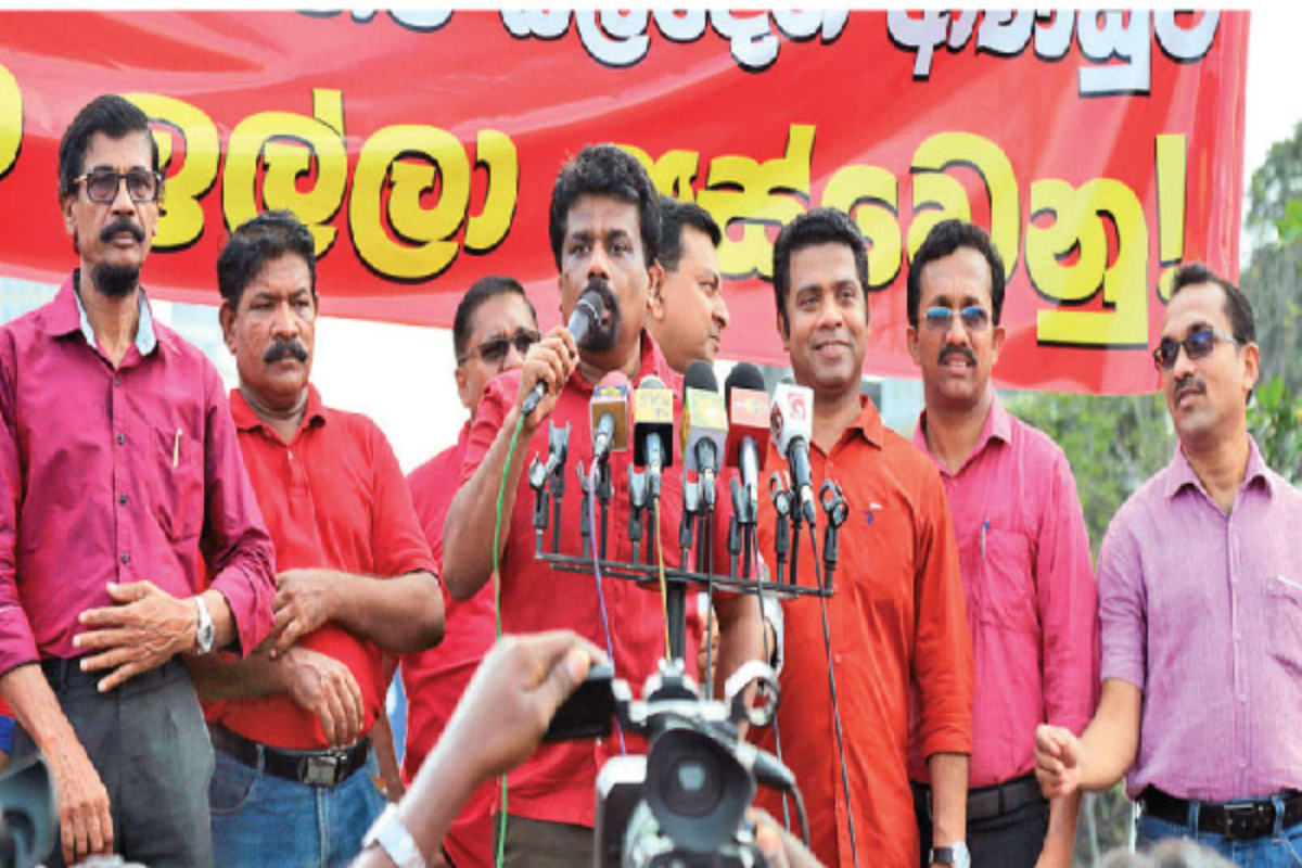 ஆடம்பரமாக வாழும் ஜே.வி.பி தலைவர்கள் : கட்சியை விட்டு வெளியேறும் அடிமட்டத் தொண்டர்கள் | Jvp Leaders Are Enjoying Life Like