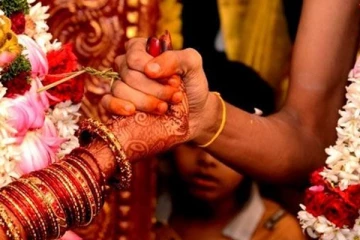 தாலி கட்டும் நேரம்; திடீரென தடுத்து நிறுத்தப்பட்ட மாணவி திருமணம் - பின்னணி என்ன?