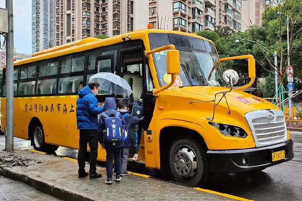 இந்தியாவிலுள்ள பள்ளி பேருந்து மஞ்சள் நிறத்தில் இருப்பது ஏன்? | Why Are School Buses Yellow