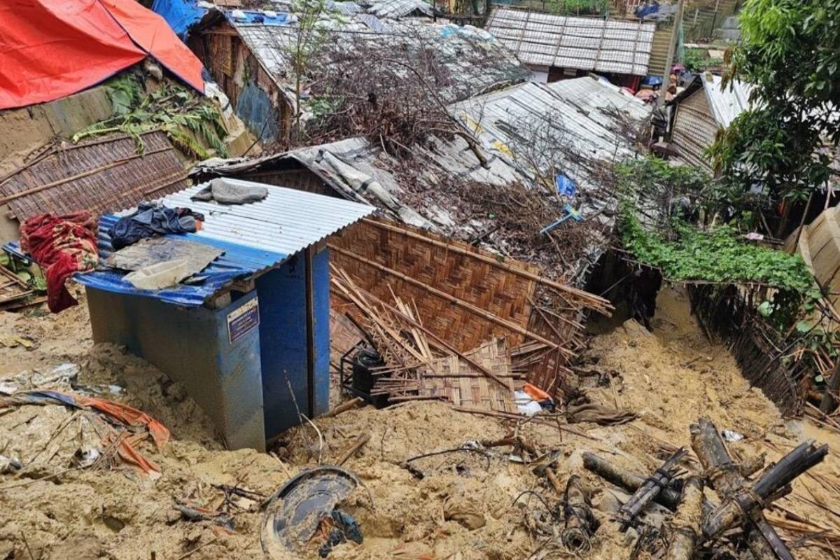 பங்களாதேஷ் ரோஹிங்கியா அகதிகள் முகாம்களில் நிலச்சரிவு: சிறுவர்கள் உட்பட 8 பேர் உயிரிழப்பு | Landslide In Bangladesh Rohingya Refugee Camps பங்களாதேஷ் ரோஹிங்கியா அகதிகள் முகாம்களில் நிலச்சரிவு: சிறுவர்கள் உட்பட 8 பேர் உயிரிழப்பு | Landslide In Bangladesh Rohingya Refugee Camps