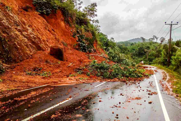 நாட்டின் பல பகுதிகளுக்கு மீண்டும் மண்சரிவு எச்சரிக்கை! | Landslide Warning Issued