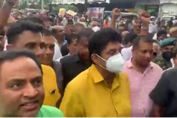 பொருளாதார நெருக்கடிக்கு உடனடி தீர்வு கோரி ஐக்கிய மக்கள் சக்தியின் பாரிய போராட்டம் (Video)