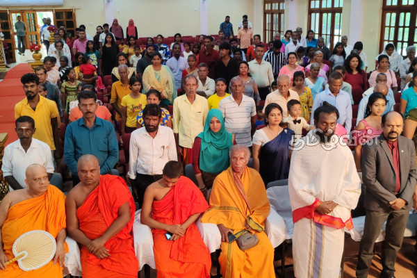 20 தமிழ் - சிங்கள தம்பதியினருக்கு வவுனியாவில் திருமணம் | 20 Tamil Sinhala Couples Get Married In Vavuniya