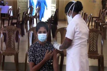 கிளிநொச்சியில் 20 வயது தொடக்கம் 30 வயது பிரிவினருக்கு முதற்கட்ட தடுப்பூசி ஏற்றும் பணி ஆரம்பம்