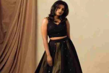 கருப்பு நிற உடையில் பிக்பாஸ் புகழ் அர்ச்சனா வெளியிட்ட போட்டோஸ்