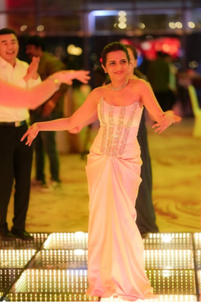 தனது சகோதரன் திருமணத்திற்காக தொகுப்பாளினி டிடி அணிந்த புடவையின் விலை எவ்வளவு தெரியுமா? | Anchor Dhivyadarshini Latest Saree Attire Photo