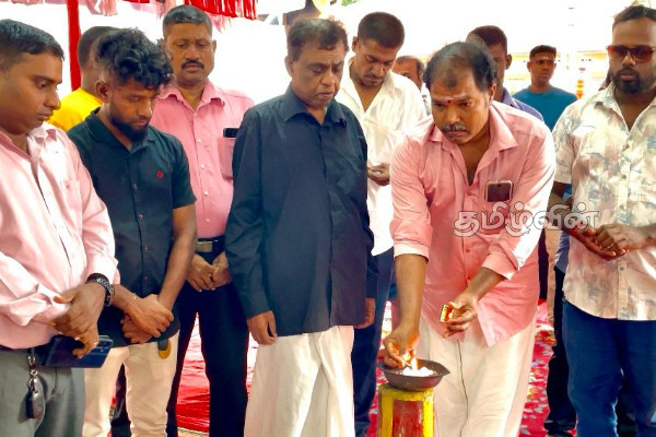 யாழில் பல இடங்களில் மாவீரர்களுக்கு சுடரேற்றி அஞ்சலி செலுத்திய எம்.கே.சிவாஜிலிங்கம் | M K Sivajilingam Paid Tribute The Heroes In Jaffna