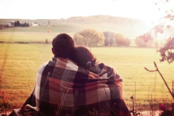 ஓடும் பேருந்தில் காதல் ஜோடி தற்கொலை முயற்சி