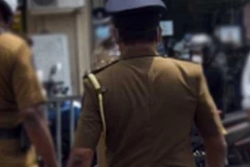 கைதானவரின் தொலைபேசியை விற்ற பொலிஸ்காரர்