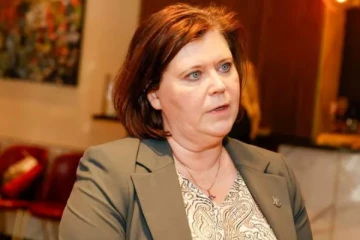 16 வயது மாணவருடன் ஐஸ்லாந்து பெண் மந்திரி உறவு