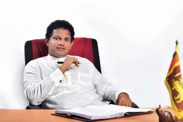 තනතුරු ආරක්ෂා කරගන්න පාර්ලිමේන්තු මන්ත්‍රීවරු ගහන ගේම ගැන හේෂාගෙන් අනාවරණයක්.(VIDEO)
