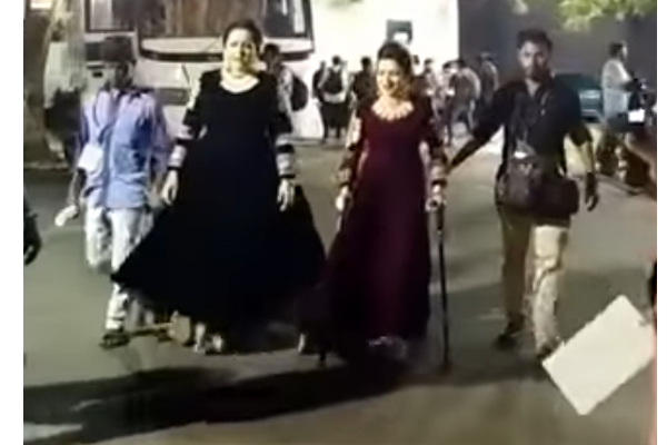 பிரபல தொகுப்பாளினியின் பரிதாப நிலை! கையில் வாக்கிங் ஸ்டிக்குடன் டிடி | Anchor Dhivyadharshini Walking Stick Viral Photo