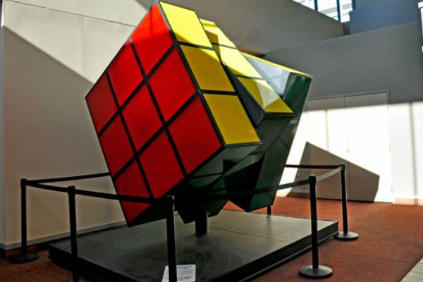 உலகிலேயே மிக பெரிய ரூபிக்ஸ் க்யூப் எங்கு உள்ளது தெரியுமா? | World S Largest Rubik S Cube Interesting Facts உலகிலேயே மிக பெரிய ரூபிக்ஸ் க்யூப் எங்கு உள்ளது தெரியுமா? | World S Largest Rubik S Cube Interesting Facts