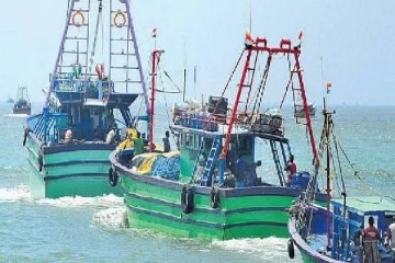 மீனவர்கள் மீது இலங்கை கடற்படை தாக்குதல் - 7 பேர் மருத்துமனையில் அனுமதி