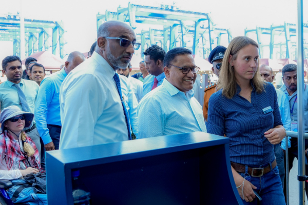 பேரனர்த்தத்தின் பின் இலங்கை வந்த பாரிய சுற்றுலா பயணிகள் கப்பல் | Ultra Luxury Cruise Ship Mine Schiff In Srilanka