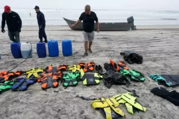 அமெரிக்காவில் படகு கவிழ்ந்து 8 பேர் பலி