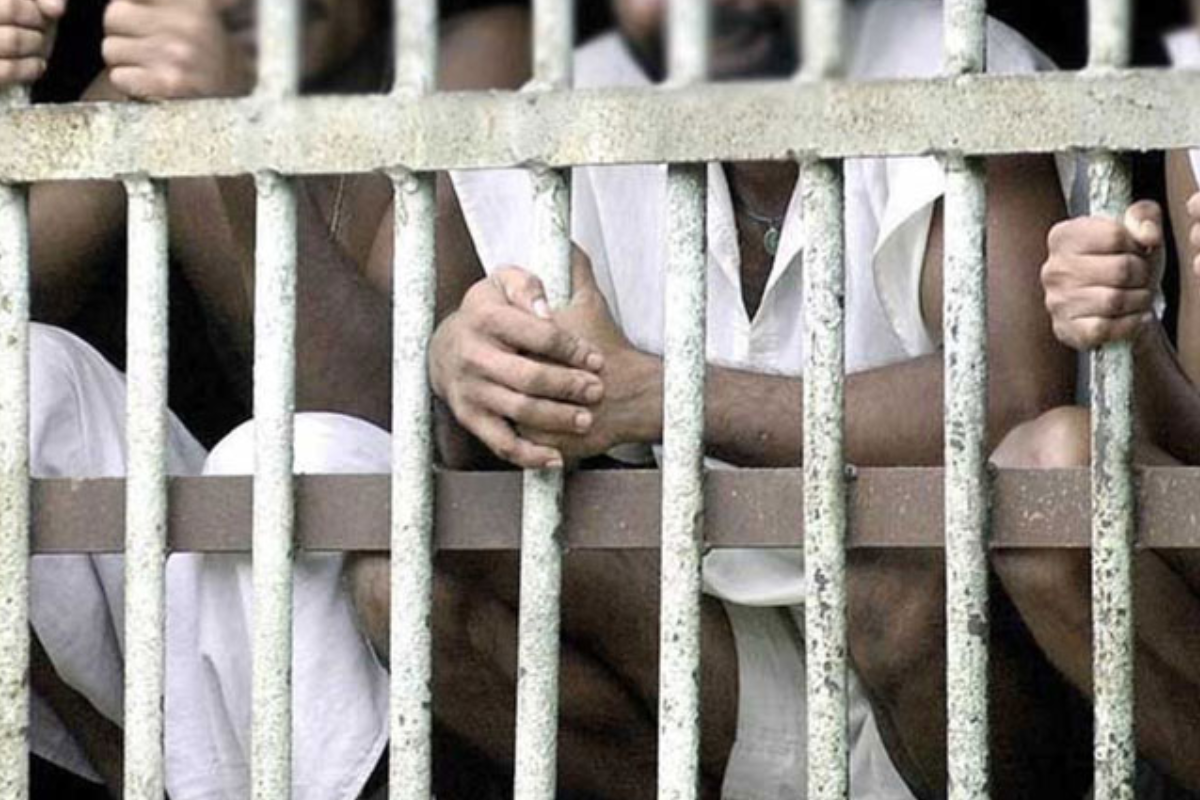 யாழ். மாணவி வித்யா படுகொலை வழக்கில் தண்டனை பெற்ற கைதி சிறையில் பெண் வைத்தியரிடம் அத்துமீறல் | Jaffna Convicted Prisoner Student Vidya Case யாழ். மாணவி வித்யா படுகொலை வழக்கில் தண்டனை பெற்ற கைதி சிறையில் பெண் வைத்தியரிடம் அத்துமீறல் | Jaffna Convicted Prisoner Student Vidya Case