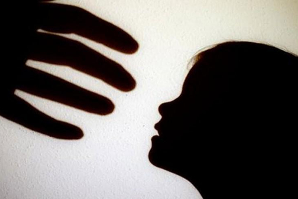 பெற்ற 5 வயது மகளை துடிக்க துடிக்க பாலியல் வன்கொடுமை செய்த கொடூரத் தந்தை - அதிர்ச்சி சம்பவம் - தமிழ்நாடு