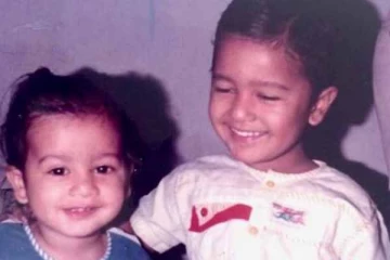 இன்று வைரலாகும் பிரபல நடிகரின் சிறுவயது போட்டோ, யார் இவர்?- ஆனால்?