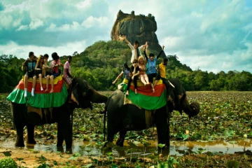 இலங்கையில் குவிந்த சுற்றுலாப் பயணிகள்