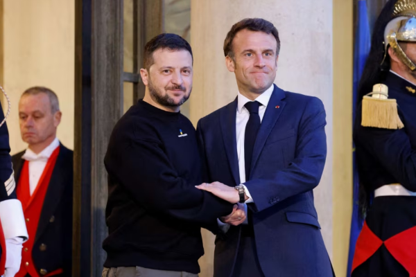 பிரான்ஸ் வந்தடைந்தார் உக்ரைன் ஜனாதிபதி ஜெலன்ஸ்கி | Zelenskyy Meet Macron At France