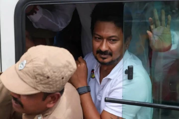 ஒரு மணி நேரத்திற்கும் மேலாக நடைபெற்ற விசாரணை - உதயநிதி ஸ்டாலினுக்கு பிணையில் செல்ல அனுமதி..