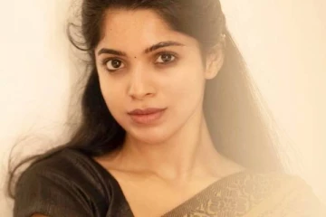 டிரான்ஸ்பரண்ட் ஆடையில் முகம் சுளிக்க வைக்கும் திவ்யபாரதி!! கண்டபடி வர்ணிக்கும் நெட்டிசன்கள்...