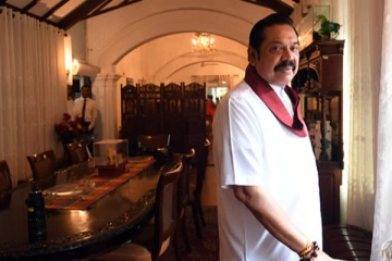 දුම්මල ගහලවත් එළවගන්න බැරි වෙයිද..මහින්දව ගෙදරින් යවන්න අලුතින්ම කරන්න යන දේ..