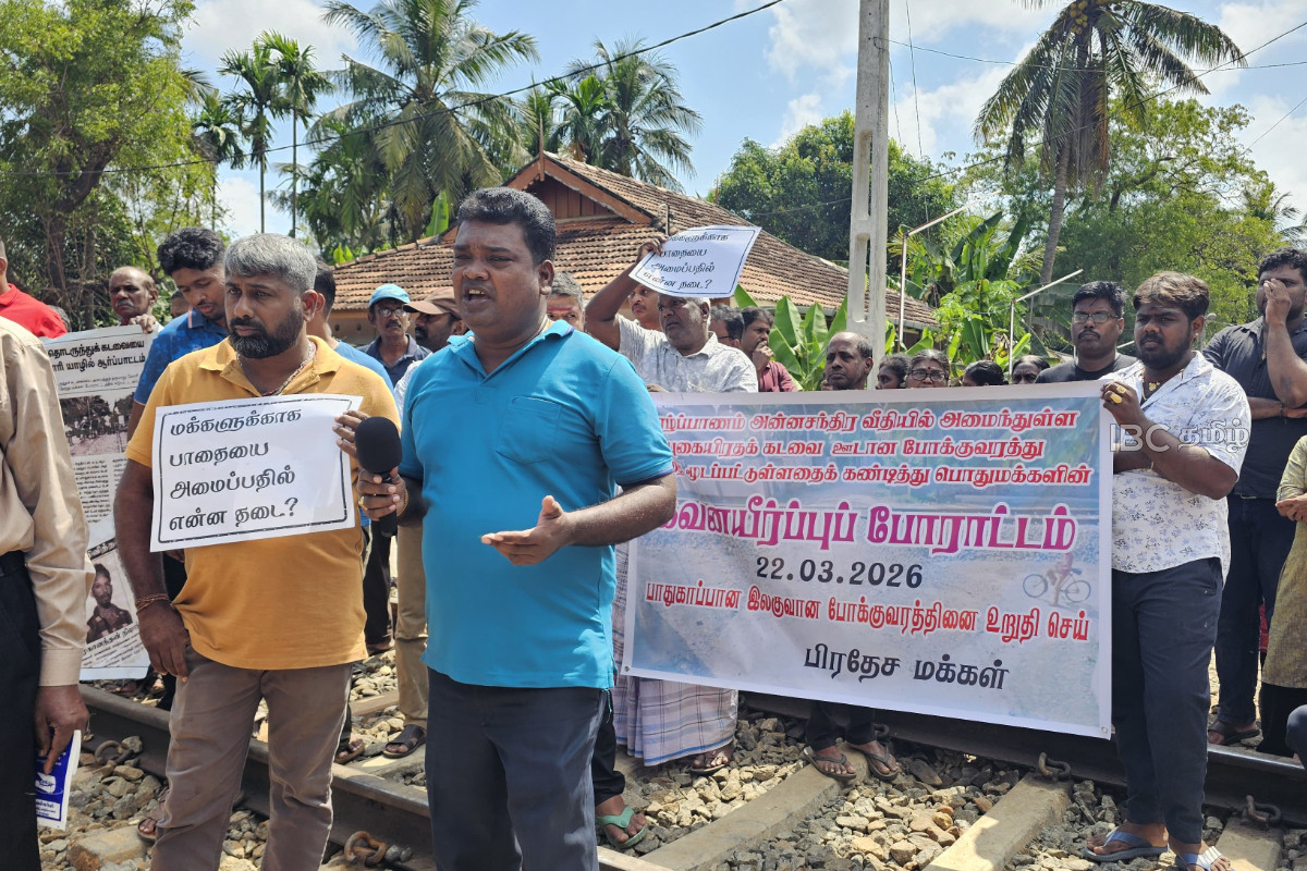 யாழில் மூடப்பட்ட பாதையை திறக்குமாறு கோரி வெடித்த போராட்டம்! | Protest To Open The Closed Road In Jaffna யாழில் மூடப்பட்ட பாதையை திறக்குமாறு கோரி வெடித்த போராட்டம்! | Protest To Open The Closed Road In Jaffna