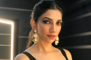 வித்தியாசமான புடவை அணிந்து போஸ் கொடுத்த தொகுப்பாளினி பாவனா.. இணையத்தில் வைரல்