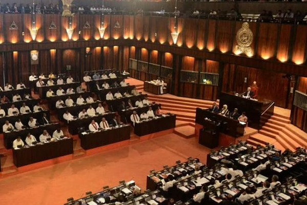 நாடாளுமன்றில் அதிபர் ஆசனத்திலிருந்து இலட்சினை நீக்கம் - ஐபிசி தமிழ்